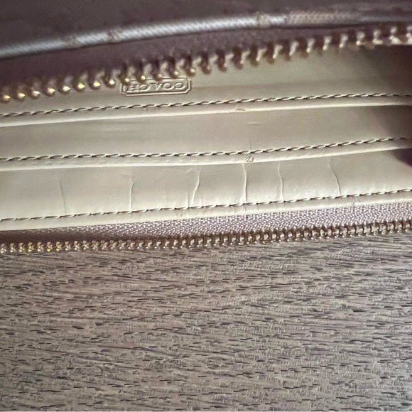 Rare Coach Poppy Daisy Wallet Wristlet - Picture 6 of 7